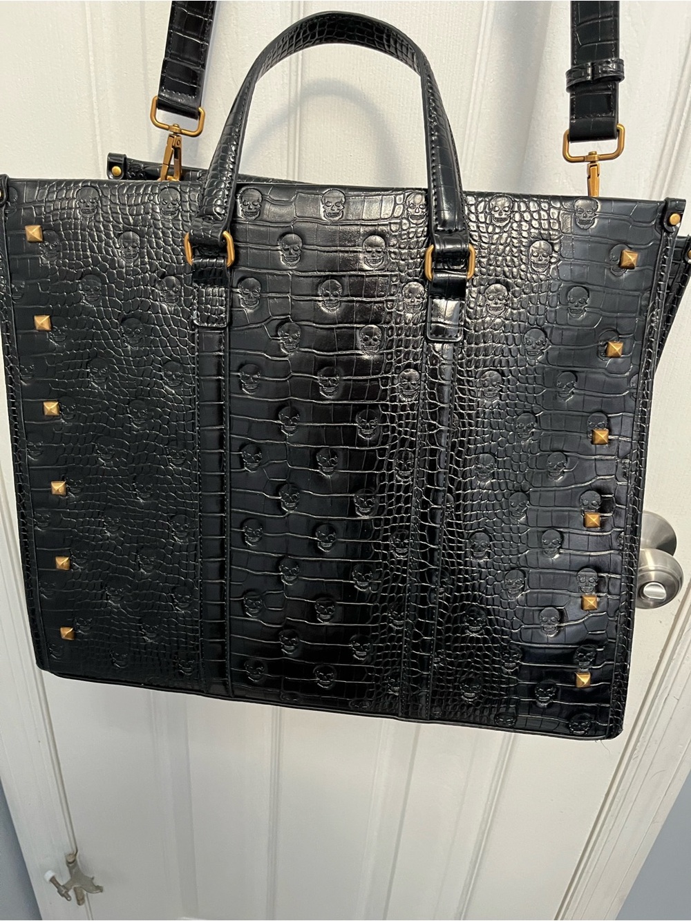 Betsey Johnson Black Skull Studded Shoulder Crossbody Gold Hardware Charm Goth - Picture 15 of 16